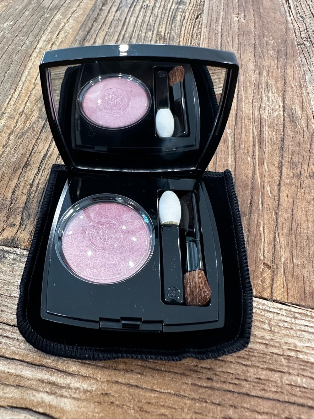 CHANEL Ombre Première Powder Eyeshadow - Black & Gold Packaging - Picture 6 of 8
